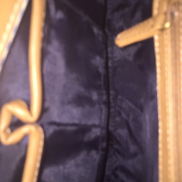 Tommy Hilfiguer purse - Picture 6 of 6